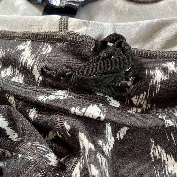 North Face leggings Charcoal and White Sz L - Picture 7 of 7